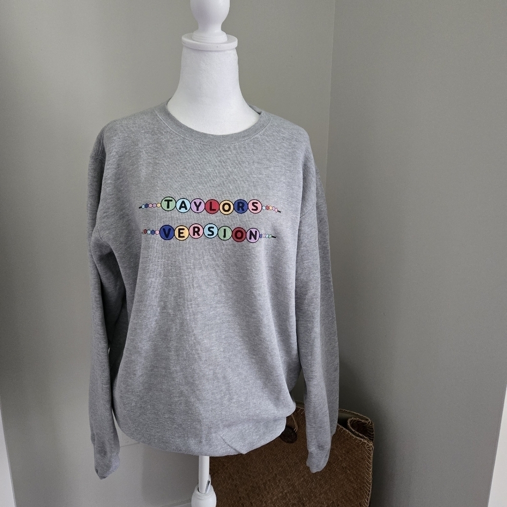 Taylor Swift Taylor's Version Womens Medium Gray Sweater